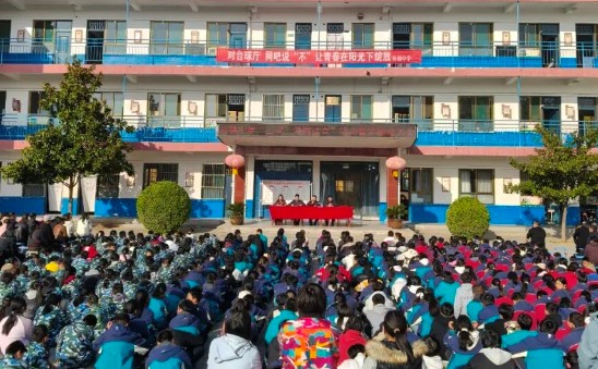 合阳公安集中开展“三讲一签两排查”活动深化护校安园工作